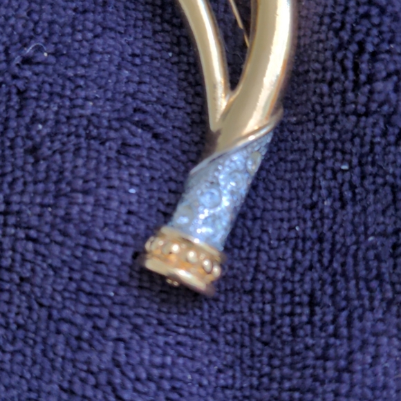 Avon Brooch - Picture 2 of 3